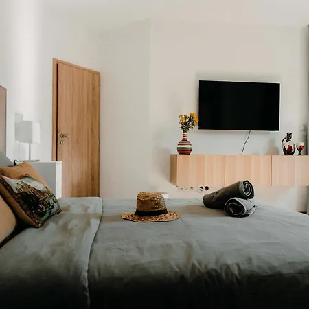 Magnificent In The Mountains بانيت