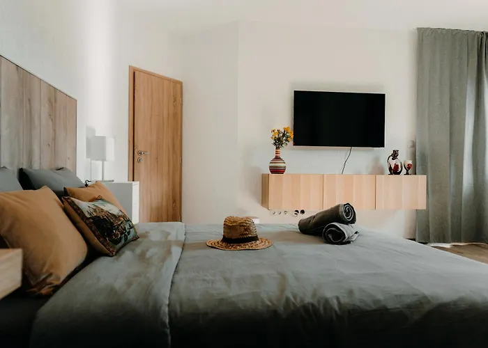 Magnificent In The Mountains بانيت