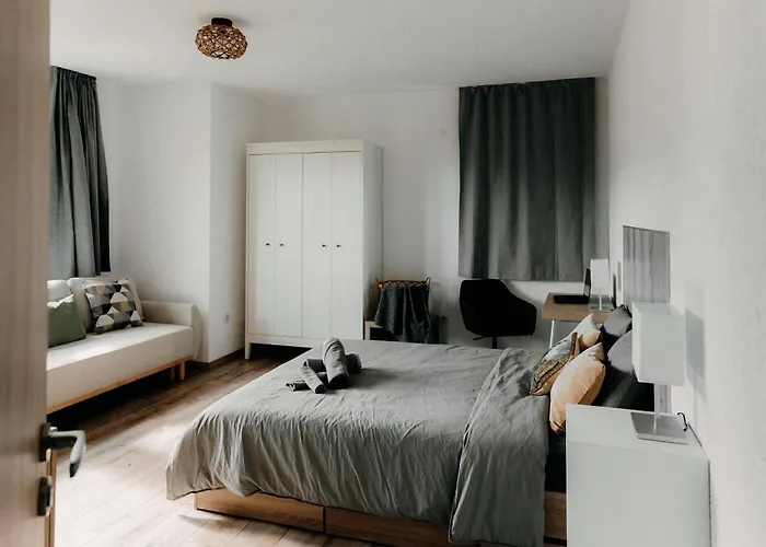 Magnificent In The Mountains بانيت